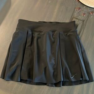 Like new Nike golf tennis exercise skirt skort black ladies size small Dri-fit